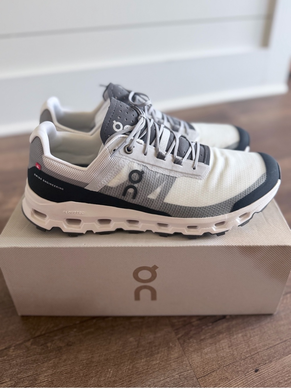 On Cloudswift Men's Athletic Shoes in White/Gray/Black - Picture 4 of 6